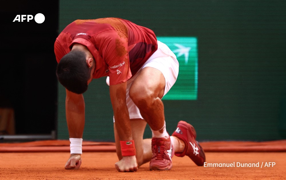 Novak Djokovic on his knees on the court